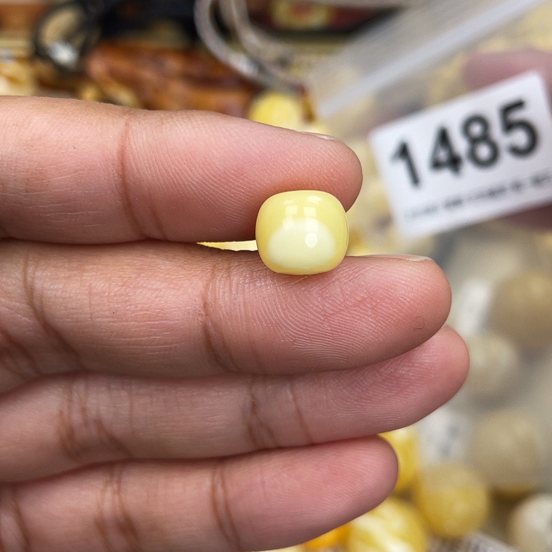 蜜蜡未镶嵌珠宝奇石10