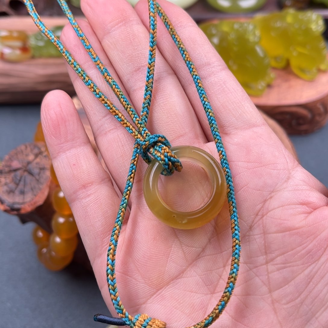 蛇纹石玉吊坠 未镶嵌