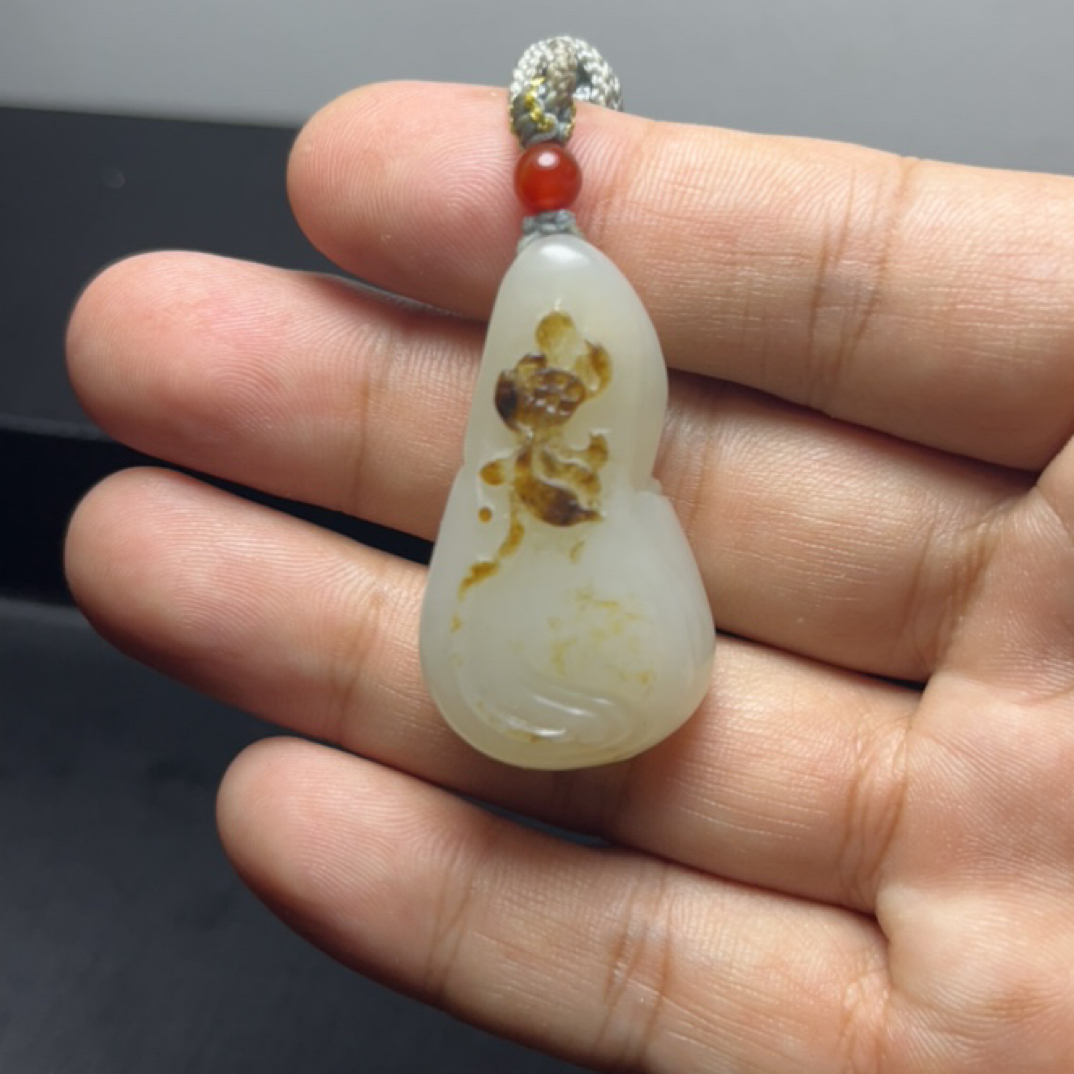新疆和田玉，一品清莲，巧色