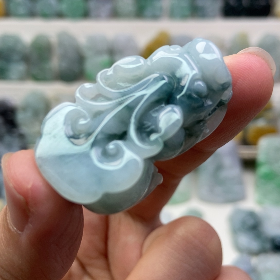 翡翠吊坠(赠链)未镶嵌