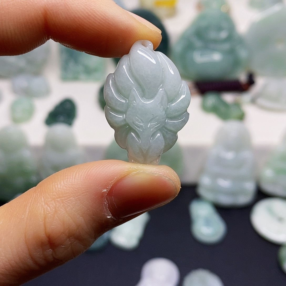 翡翠颈饰未镶嵌吊坠