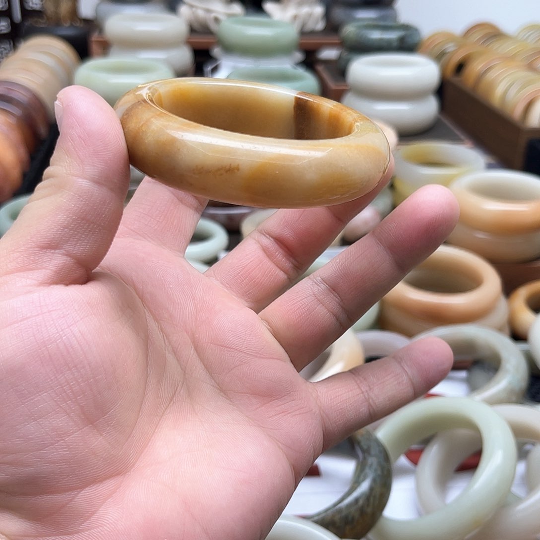 石英质玉手镯未镶嵌