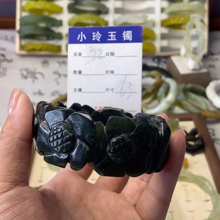好***连蛇纹石玉未镶嵌手镯