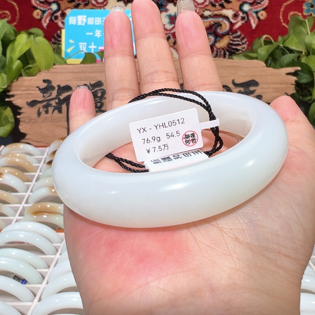 未镶嵌手镯和田玉天然女款和田玉手镯