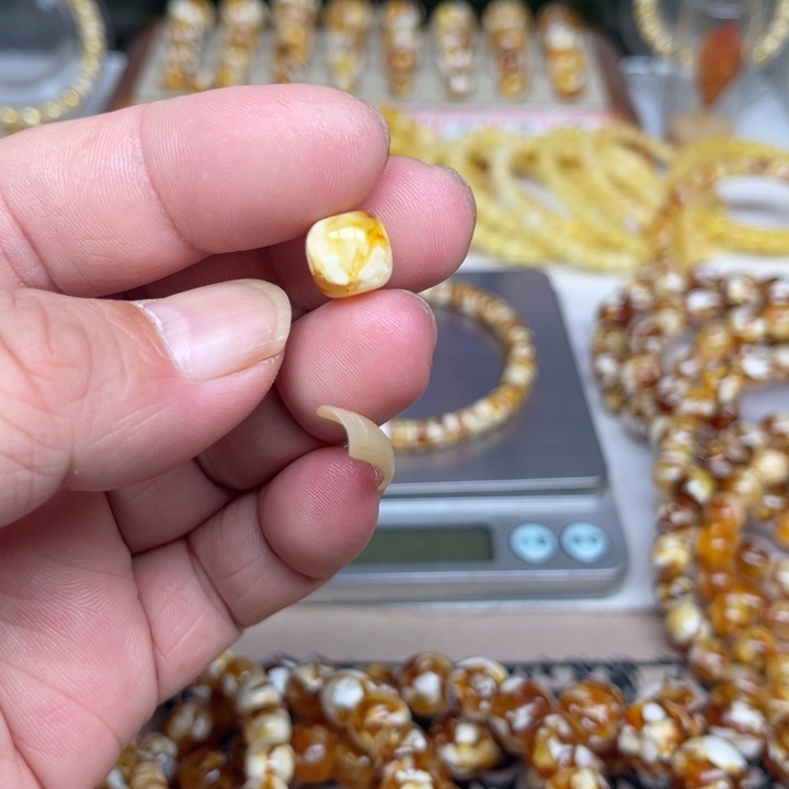 心***。琥珀未镶嵌裸石76号