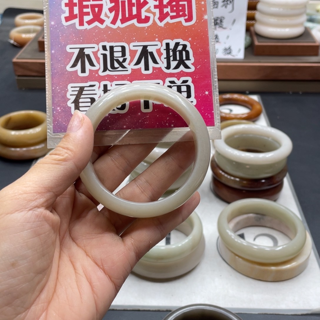 ㅤ***ㅤ未镶嵌手镯石英质玉