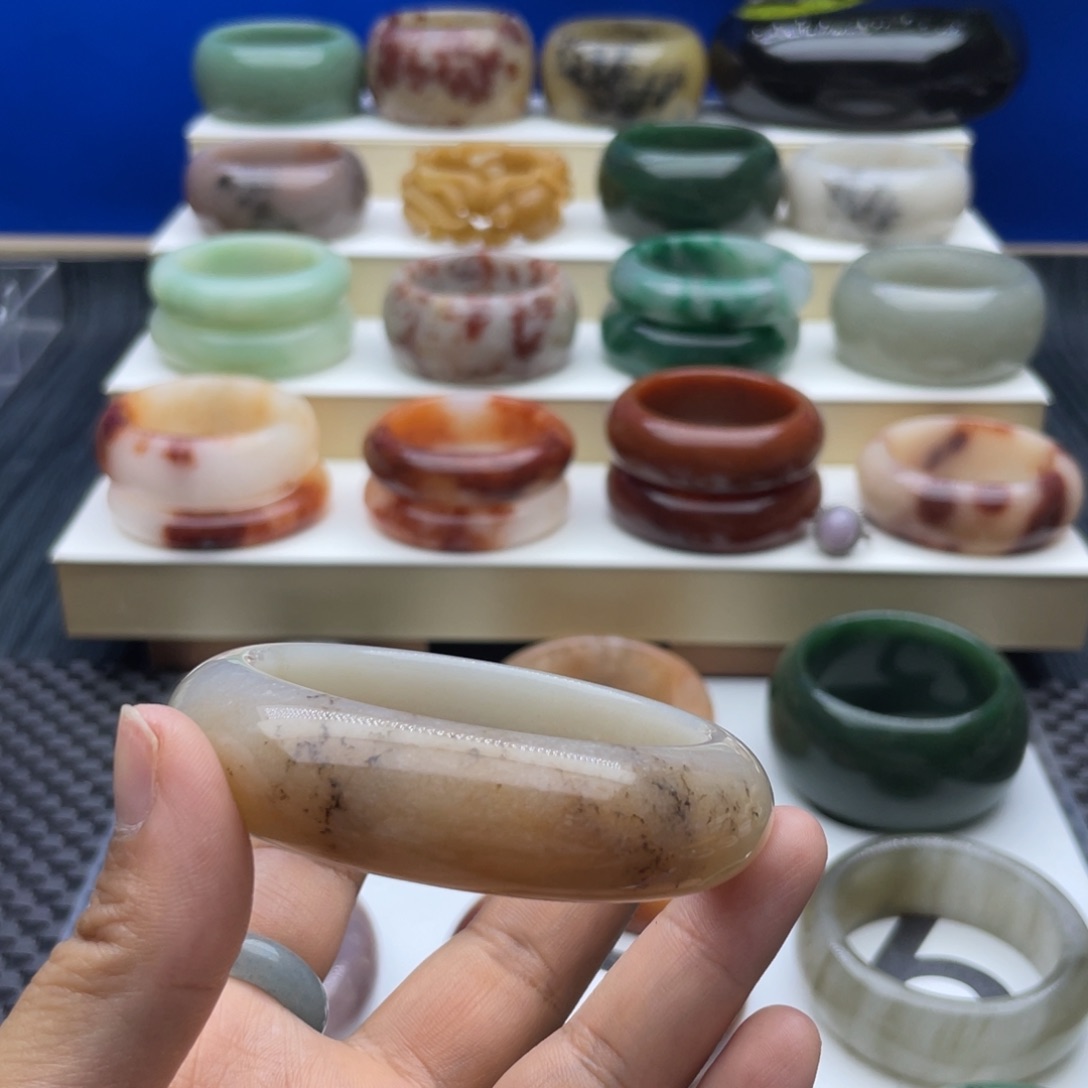 石英质玉手镯未镶嵌