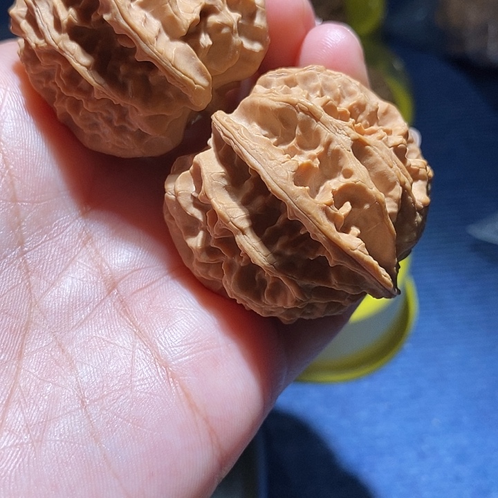 襄***属文玩核桃吊坠苹果园
