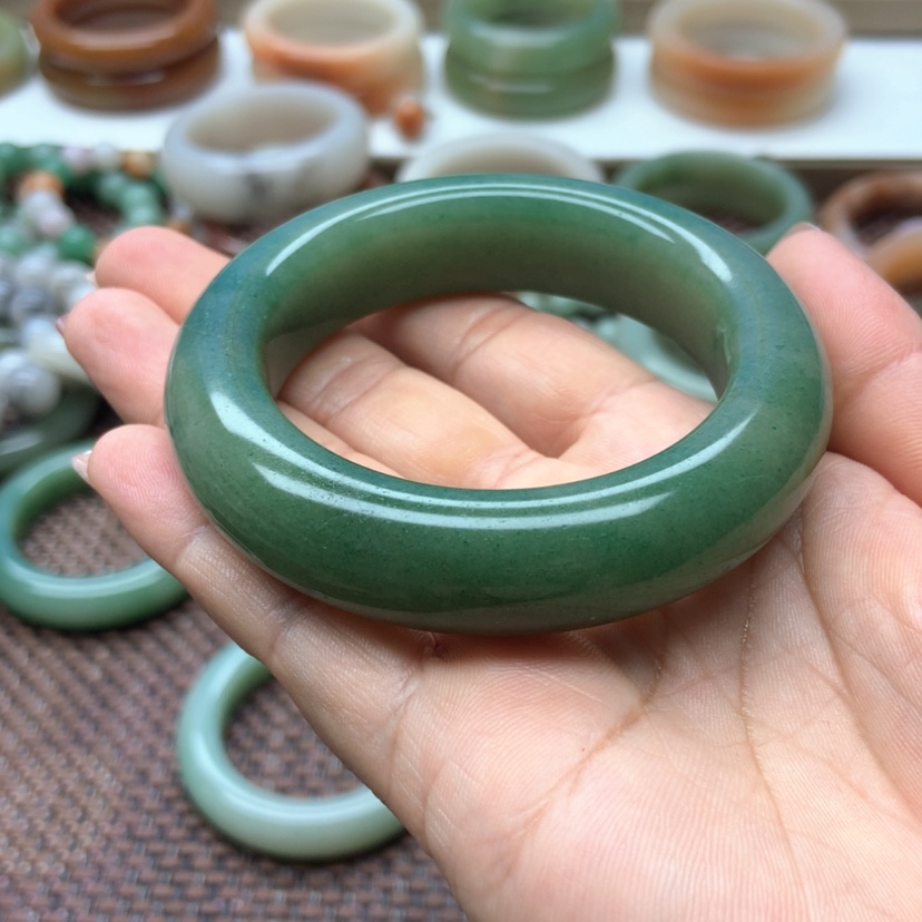 【闪购商品】石英质玉手镯未镶嵌?*夏