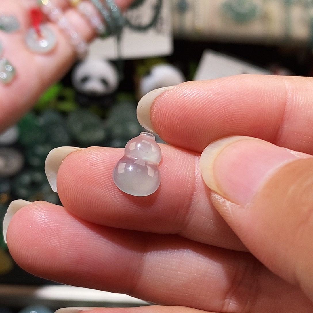 翡翠未镶嵌颈饰葫芦