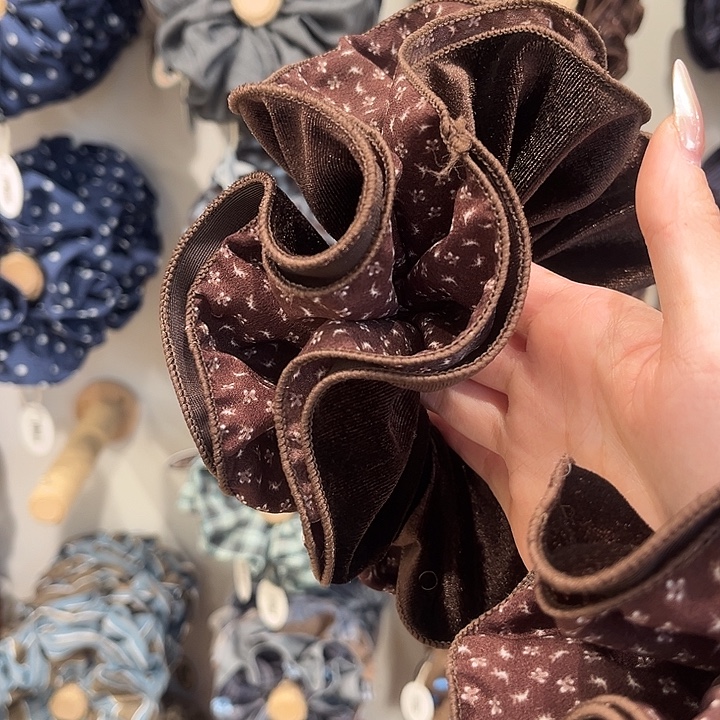 布艺铁合金咖色发圈