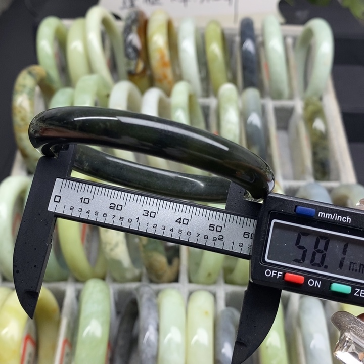 蛇纹石玉手镯549未镶嵌
