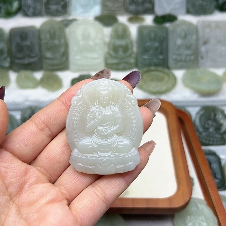 和田玉颈饰未镶嵌福****?