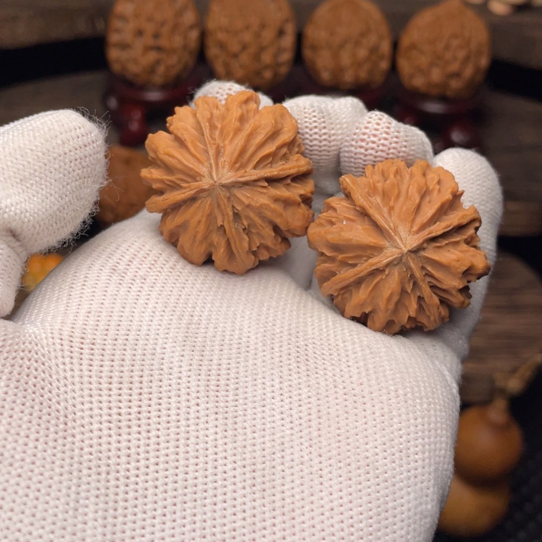 文玩核桃把件秦岭灯笼四棱30