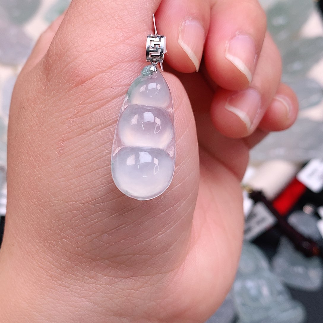 翡翠颈饰18K金镶嵌高冰豆子