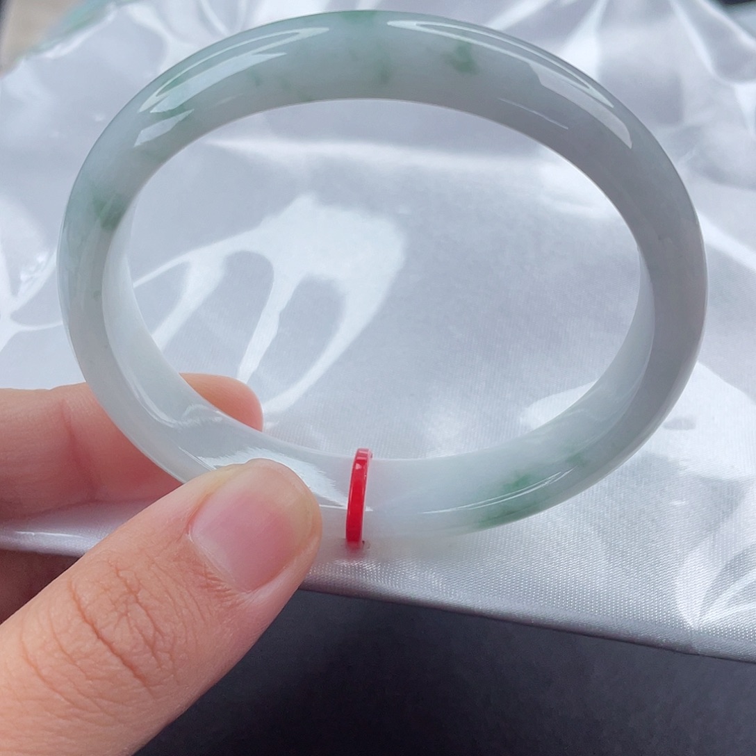 翡翠手镯（贵妃镯）未镶嵌55-56贵妃