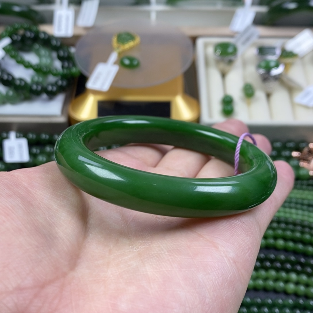 和田玉（碧玉）手镯未镶嵌大**?