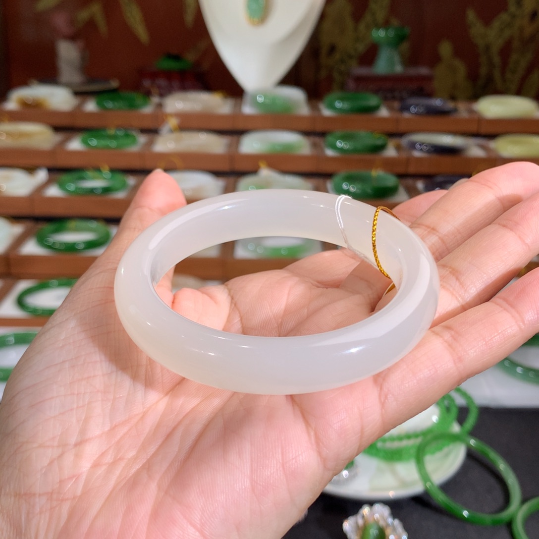 和田玉未镶嵌手镯