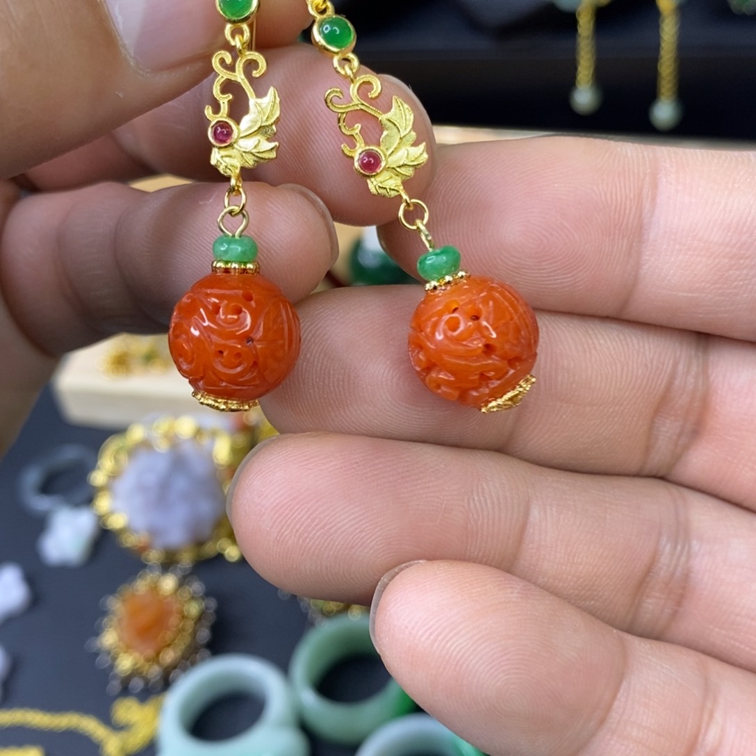 颈饰未镶嵌翡翠耳饰