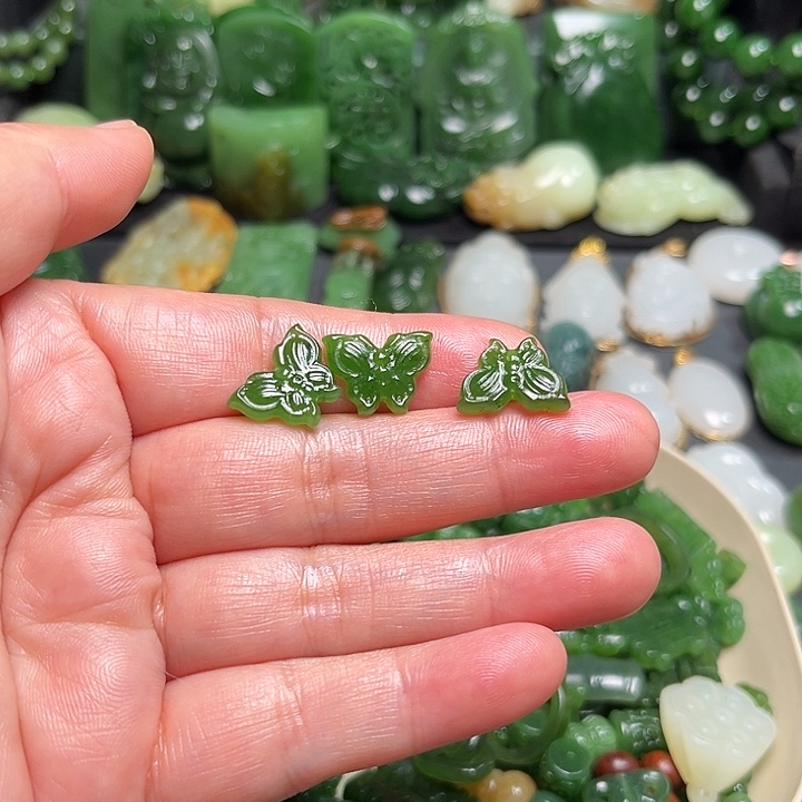 鸿***上和田玉未镶嵌颈饰