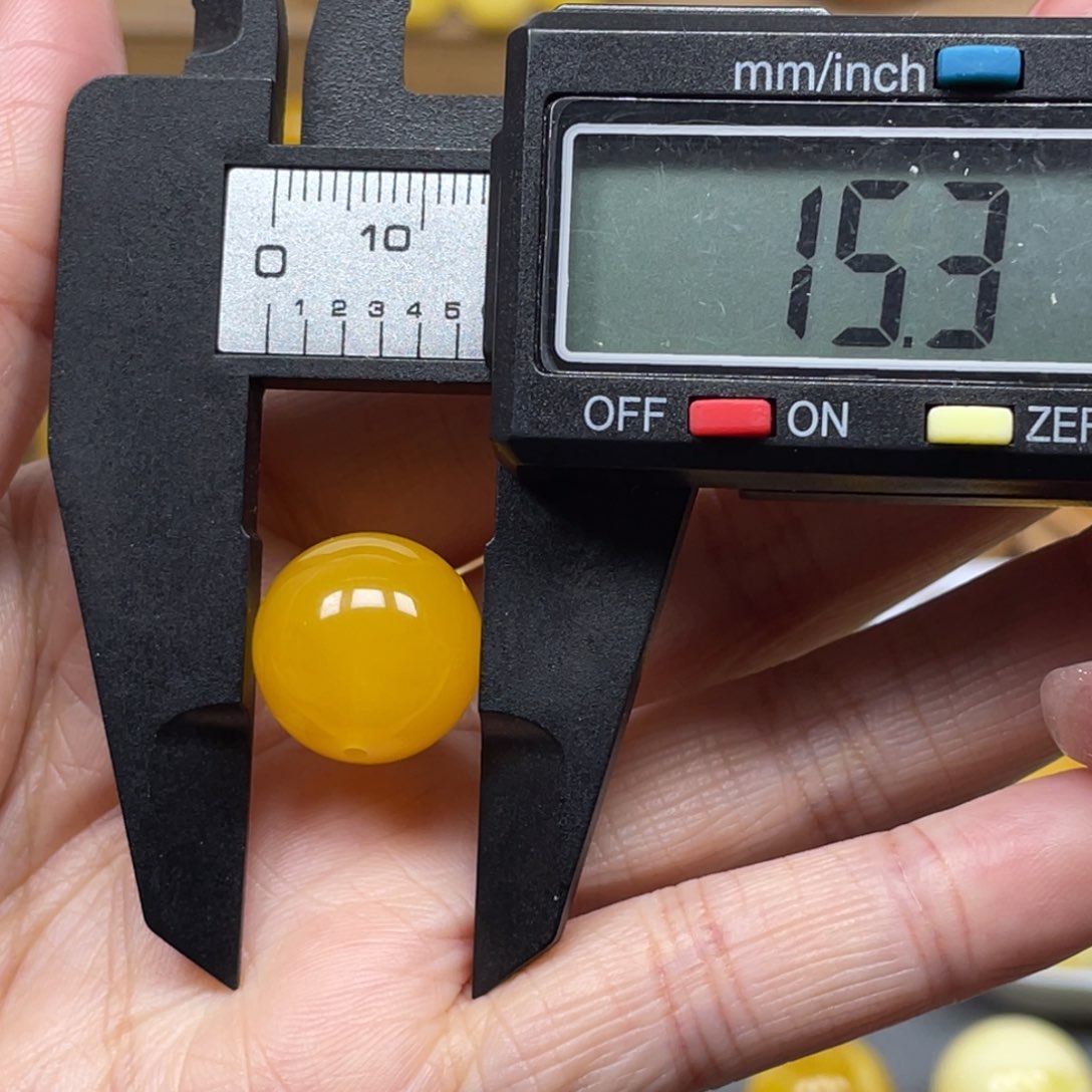 蜜蜡裸石未镶嵌后**.