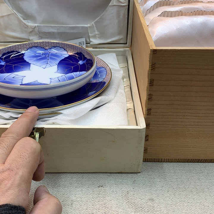 莉****瓷片哈哈哈哈哈哈