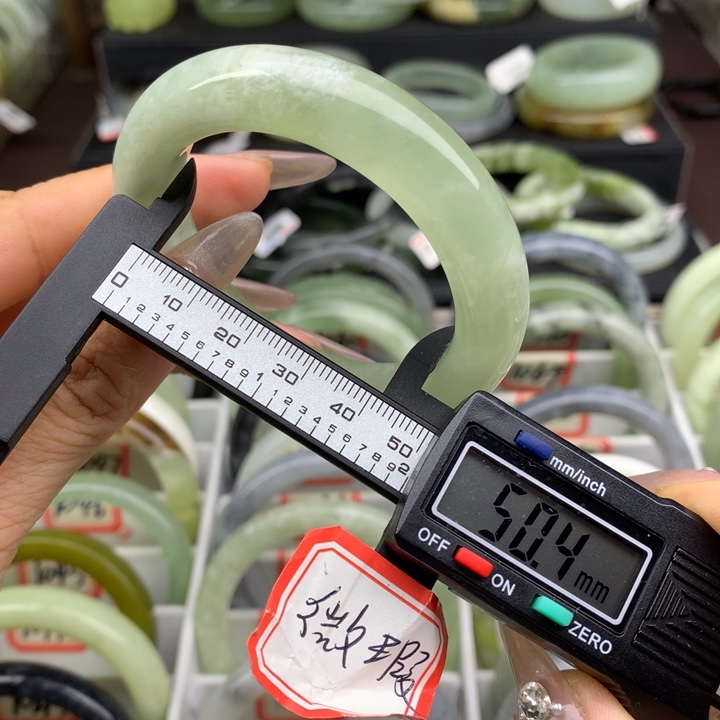 蛇纹石玉未镶嵌手镯1067