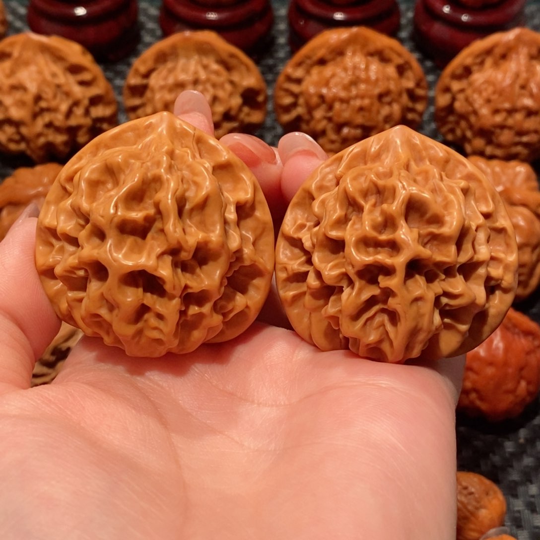 文玩核桃把件龙鳞纹