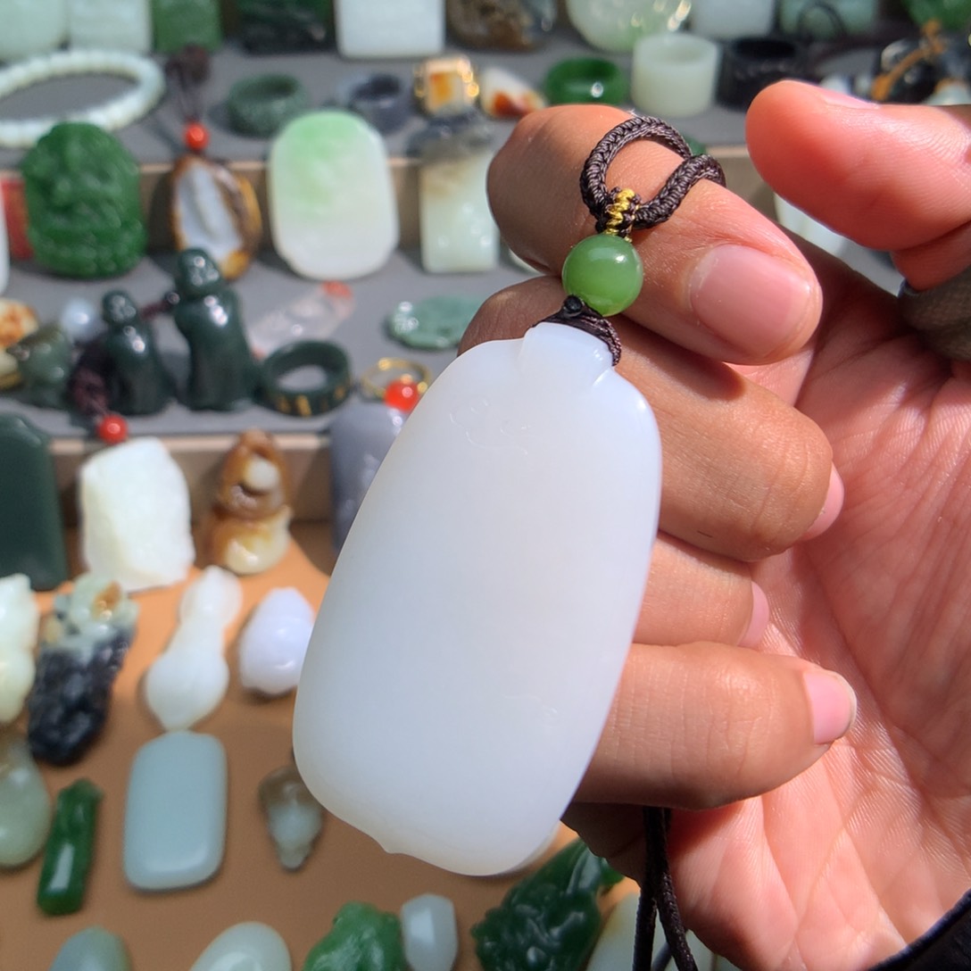 和田玉颈饰未镶嵌