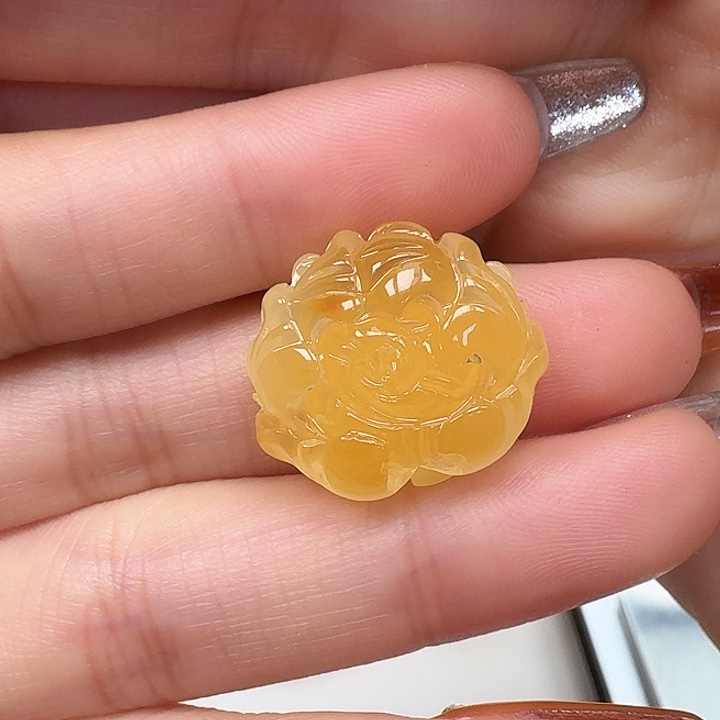 咸***味琥珀未镶嵌珠宝奇石配饰