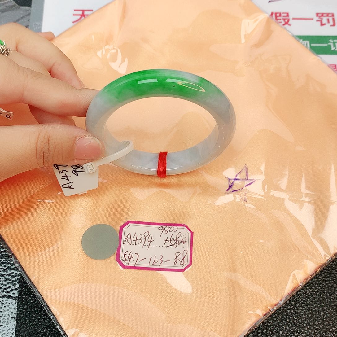 翡翠手镯未镶嵌缅甸翡翠