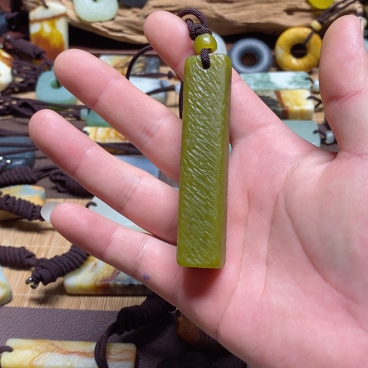 蛇纹石玉挂件未镶嵌冬*