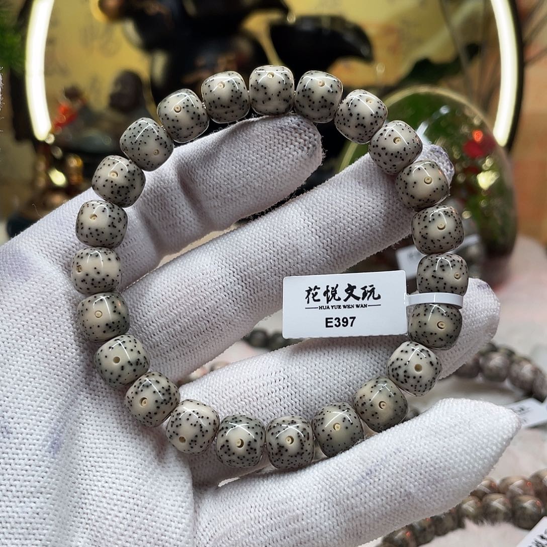 星月菩提手串10*9绿包白月留白针尖星e397