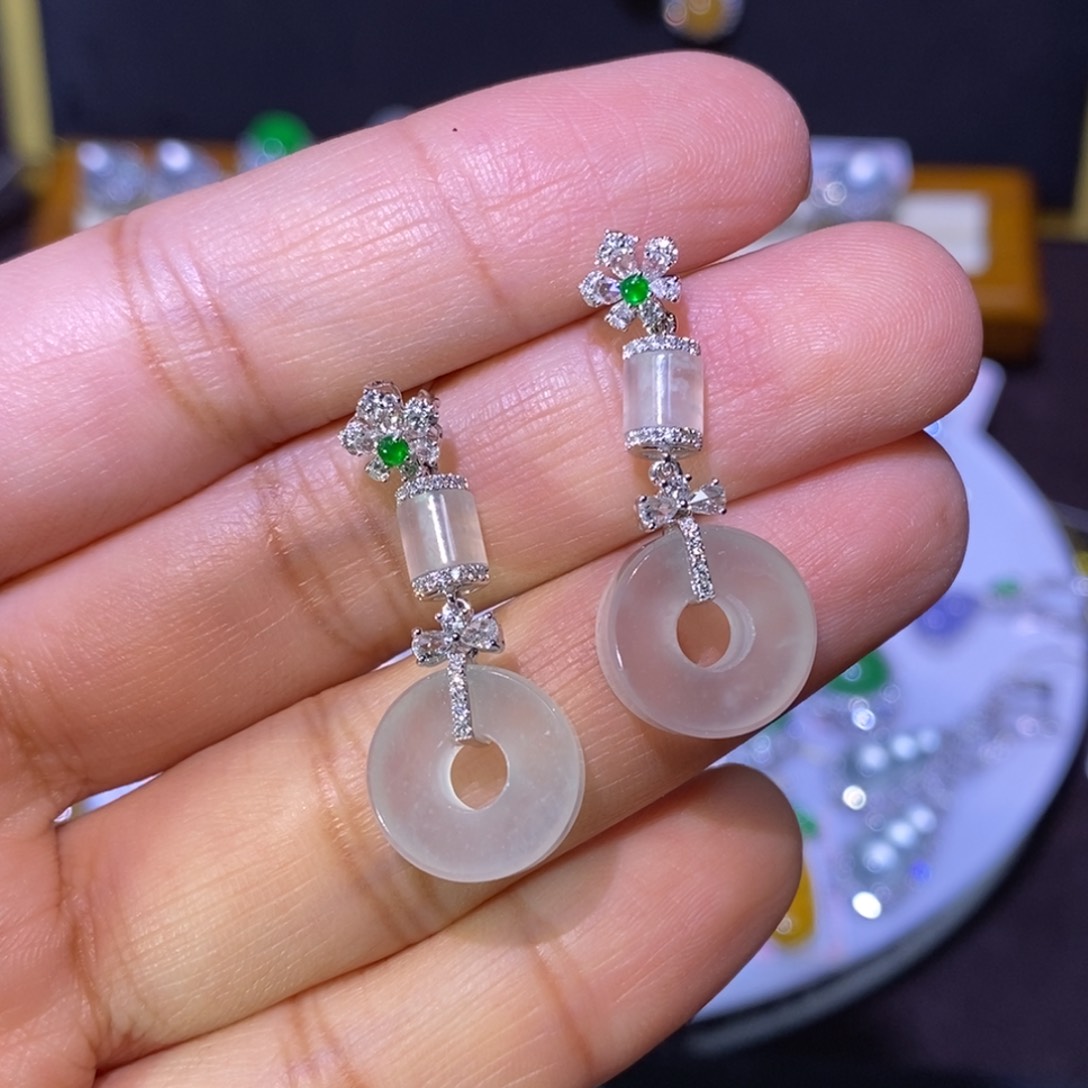 【闪购商品】吊坠(不含链)18K金镶嵌翡翠