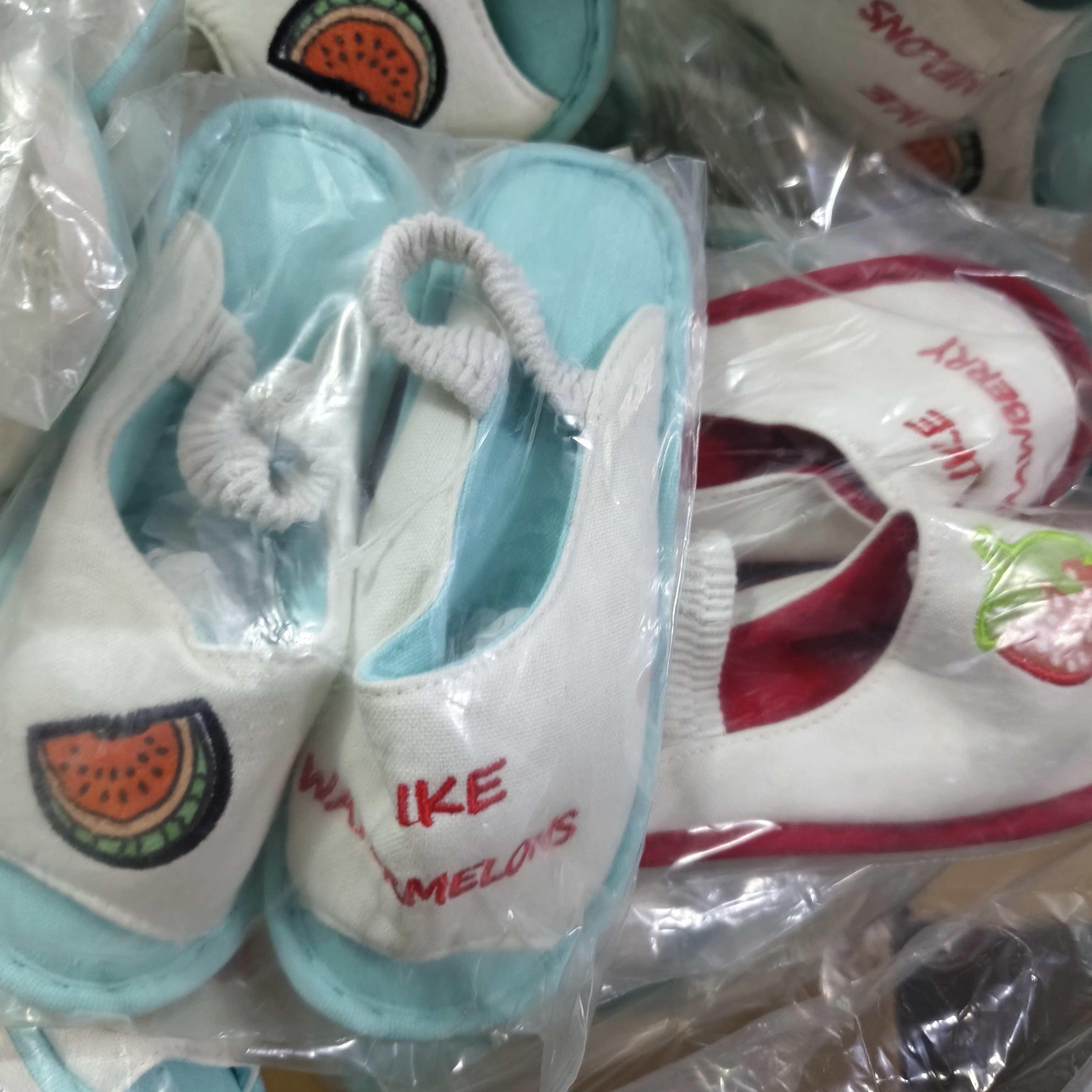 棉布拖鞋（发2双，可能会重复）