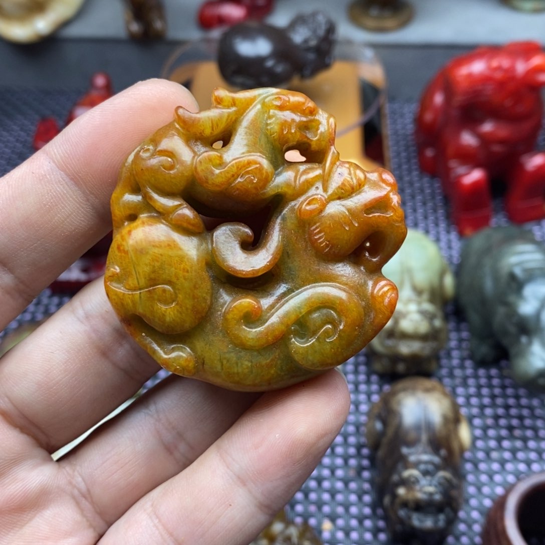 蛇纹石玉未镶嵌颈饰