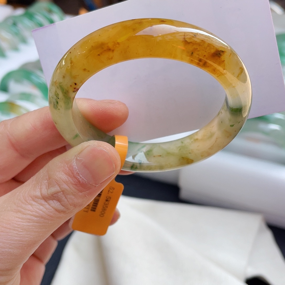 石英质玉手镯未镶嵌52圈