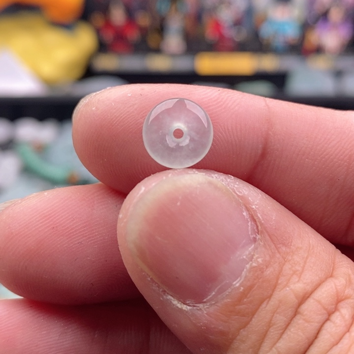 翡翠吊坠(不含链)未镶嵌?**宝