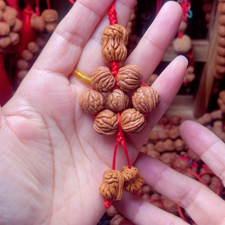 木质类龙纹桃枭挂件