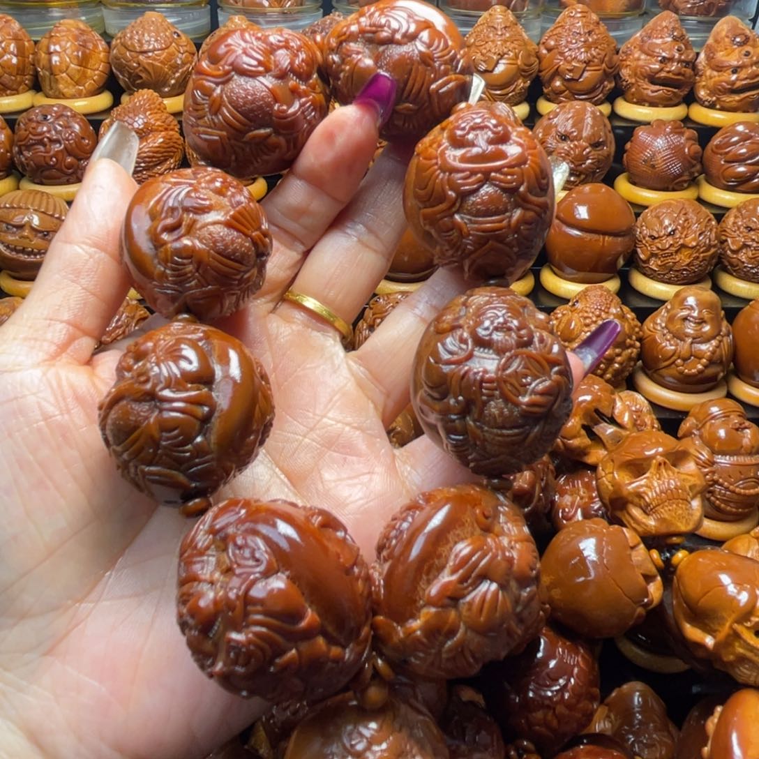 薛***用橄榄核把件橄榄球