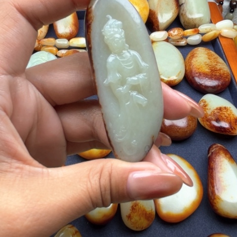 和田玉颈饰未镶嵌地*鲜