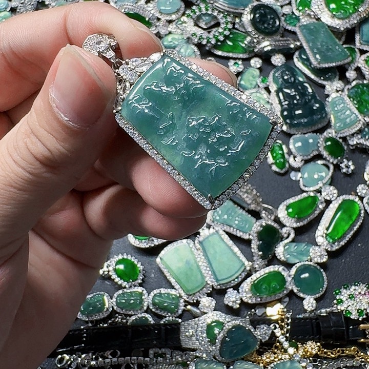 翡翠颈饰未镶嵌天然A货翡翠放漏