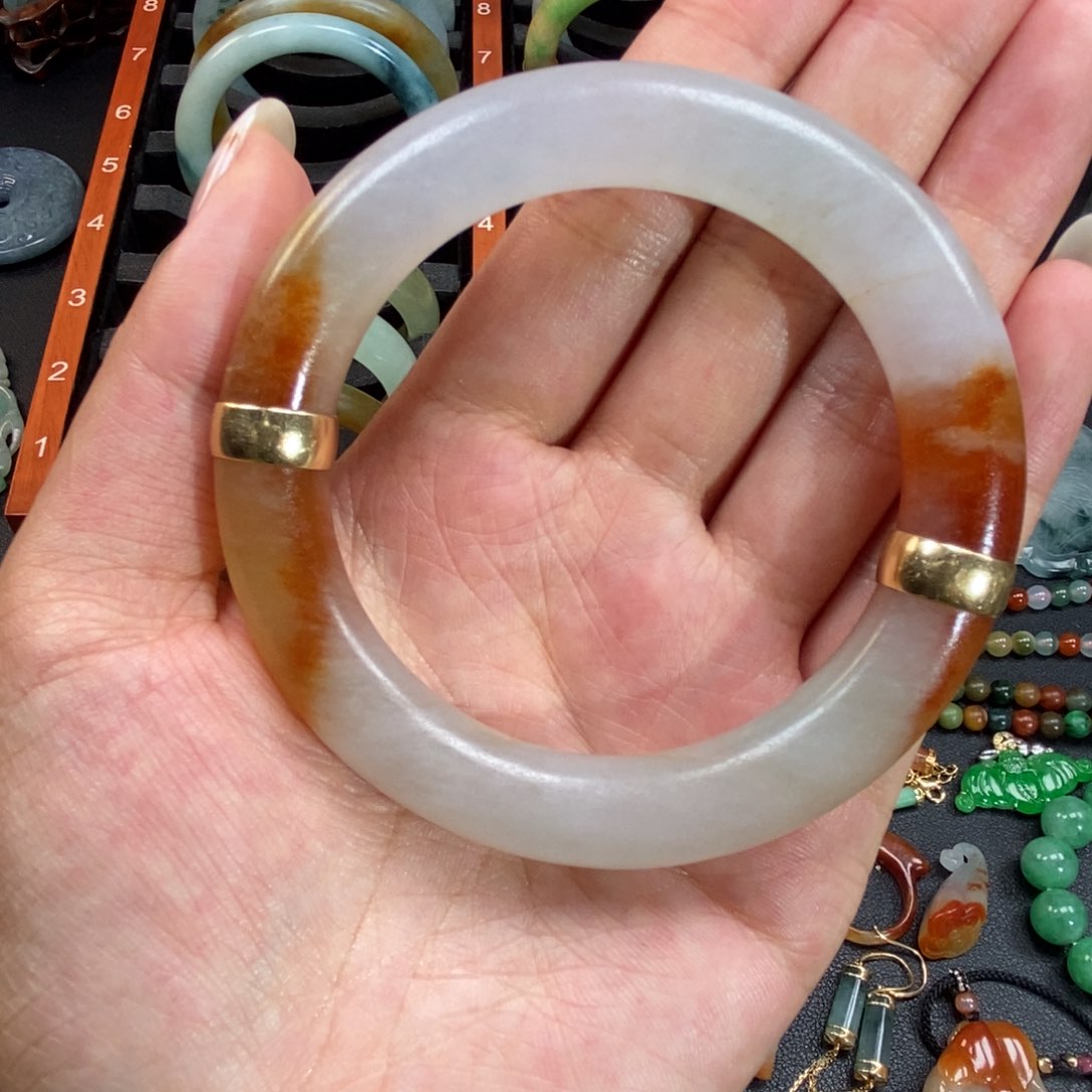 翡翠手镯未镶嵌泊*冰红圆条老翡翠手镯