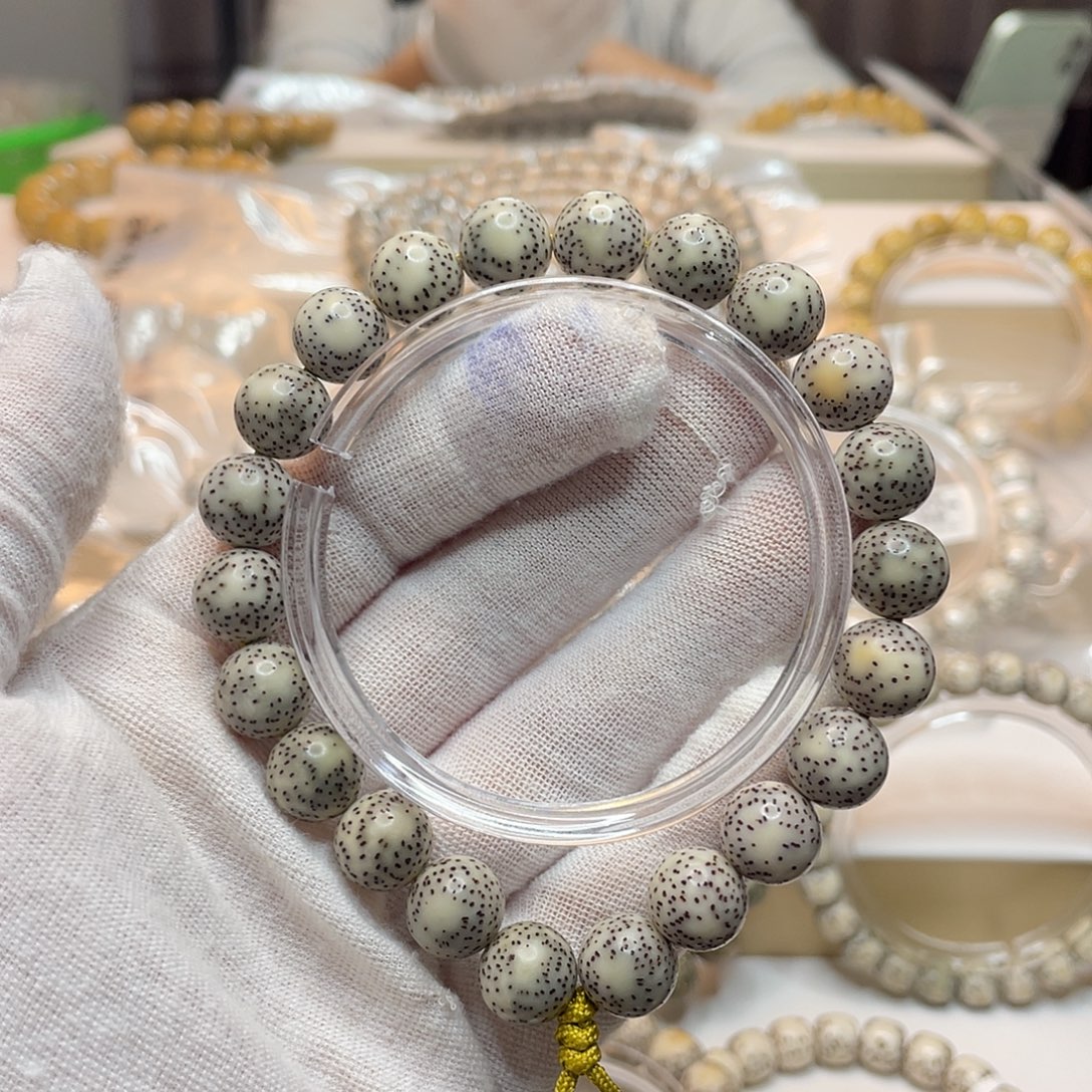 吊坠星月菩提11圆石玉同枝奶奶灰手持