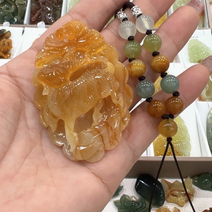 怡***甜蛇纹石玉未镶嵌颈饰