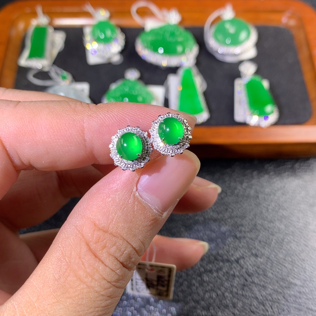 翡翠18K金镶嵌耳饰翡翠