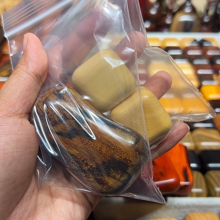 賀***基贡木随行黄杨方块各一