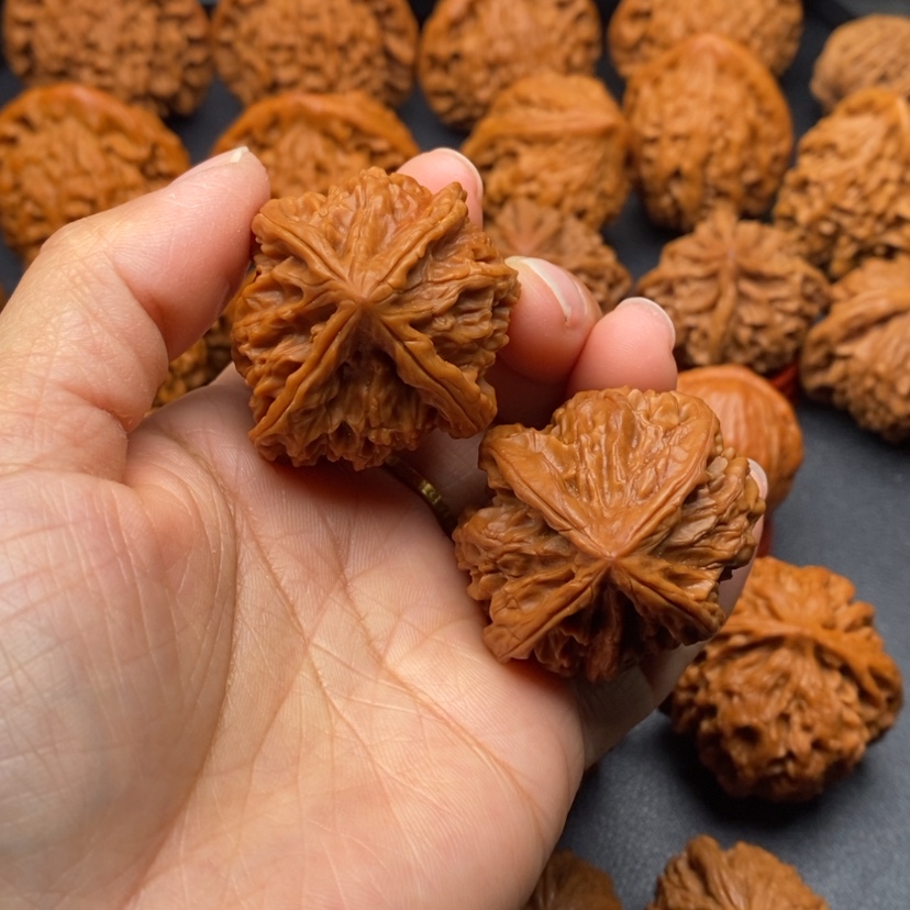 【闪购商品】文玩核桃把件四棱