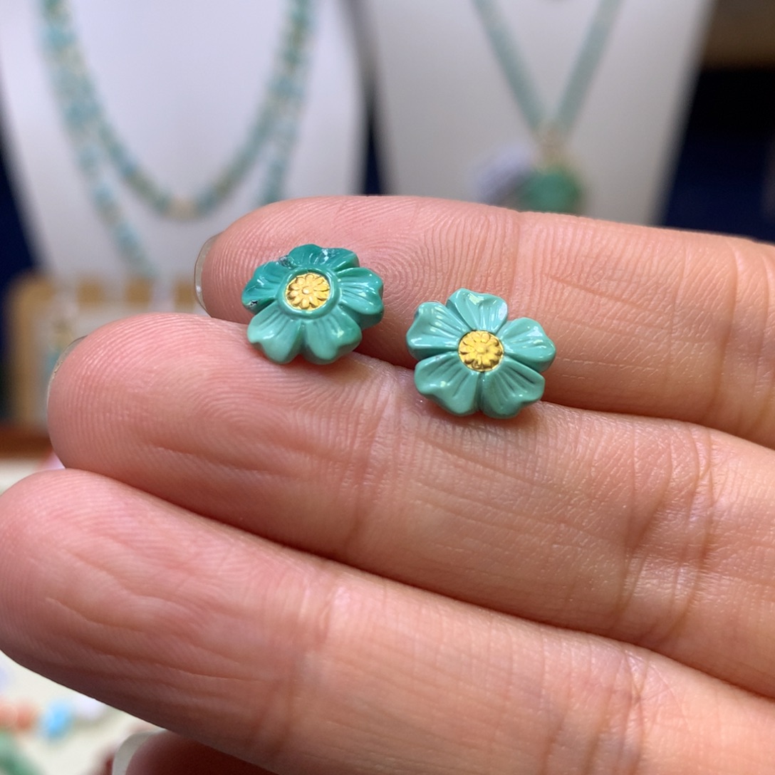 绿松石18K金镶嵌耳钉