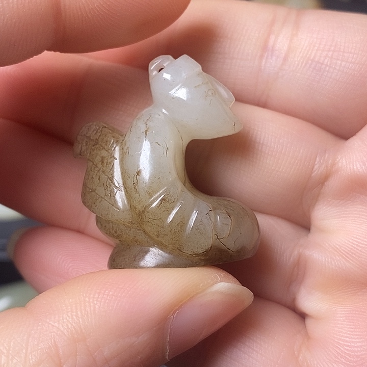 和田玉（糖玉）车挂未镶嵌花***?